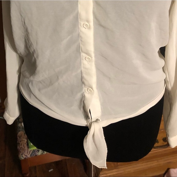 Beautiful Women’s Blouse - Picture 2 of 6